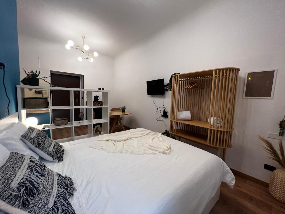 Regina Milano Ai Navigli - Sky Tv, Wifi And Breakfast Box Apartment Ngoại thất bức ảnh
