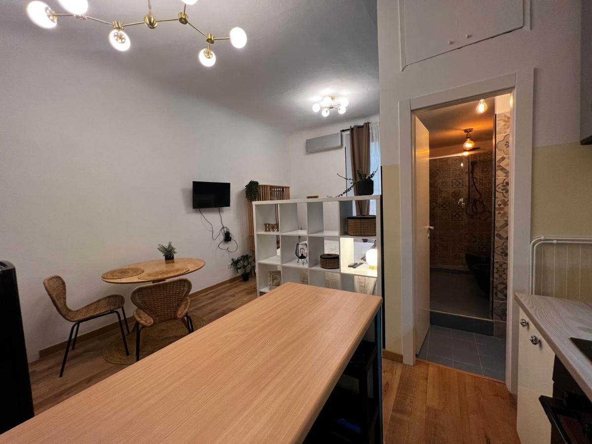 Regina Milano Ai Navigli - Sky Tv, Wifi And Breakfast Box Apartment Ngoại thất bức ảnh