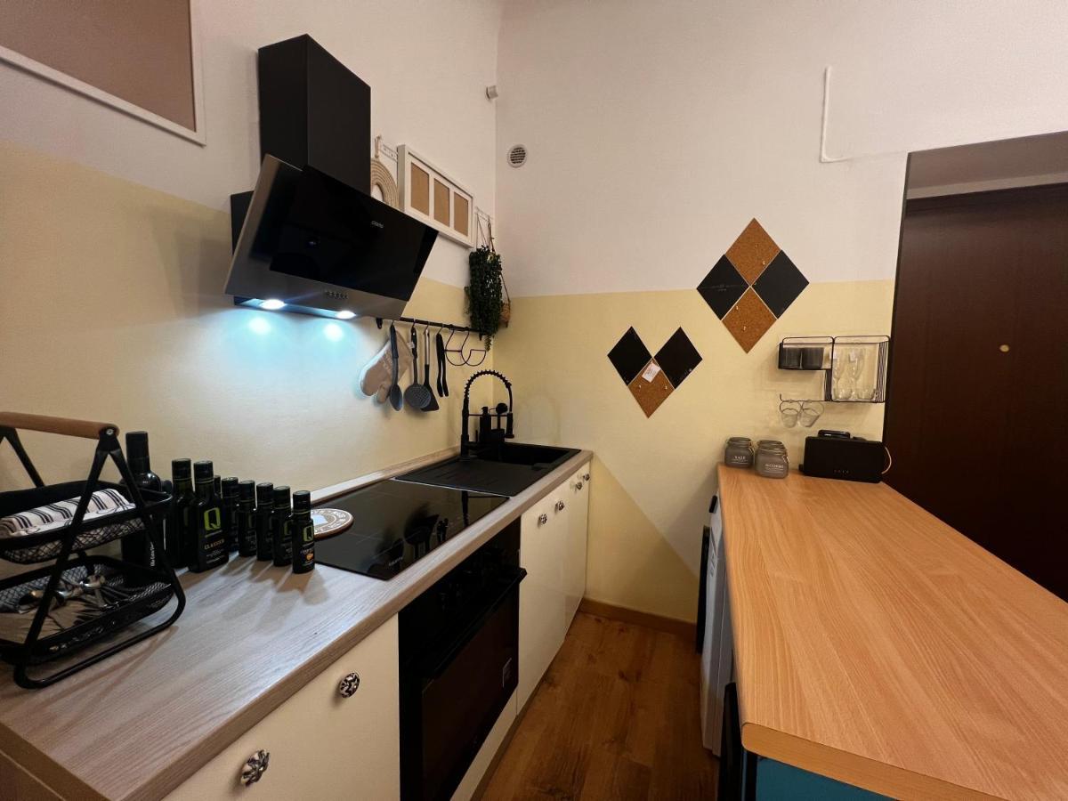 Regina Milano Ai Navigli - Sky Tv, Wifi And Breakfast Box Apartment Ngoại thất bức ảnh