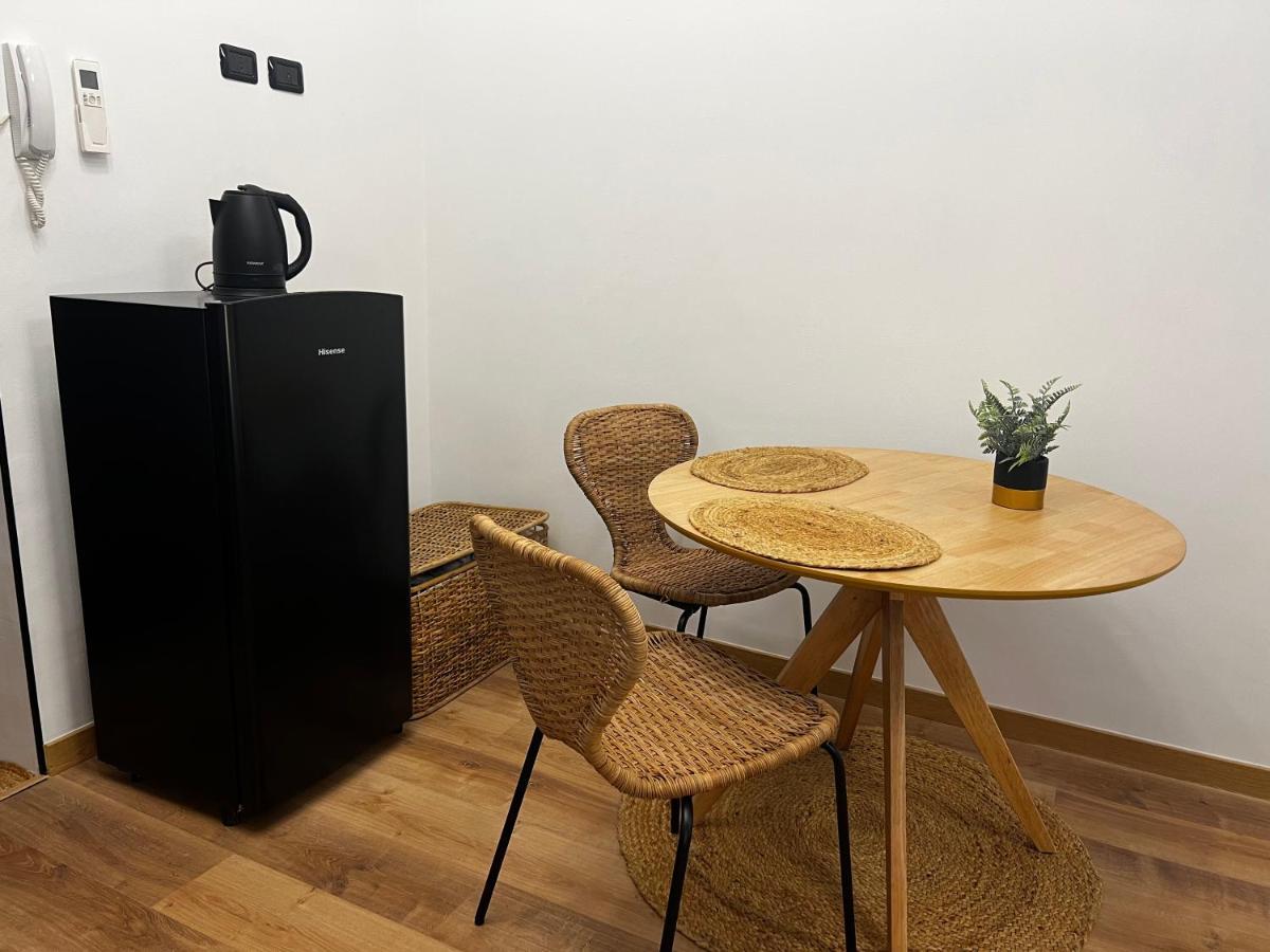 Regina Milano Ai Navigli - Sky Tv, Wifi And Breakfast Box Apartment Ngoại thất bức ảnh