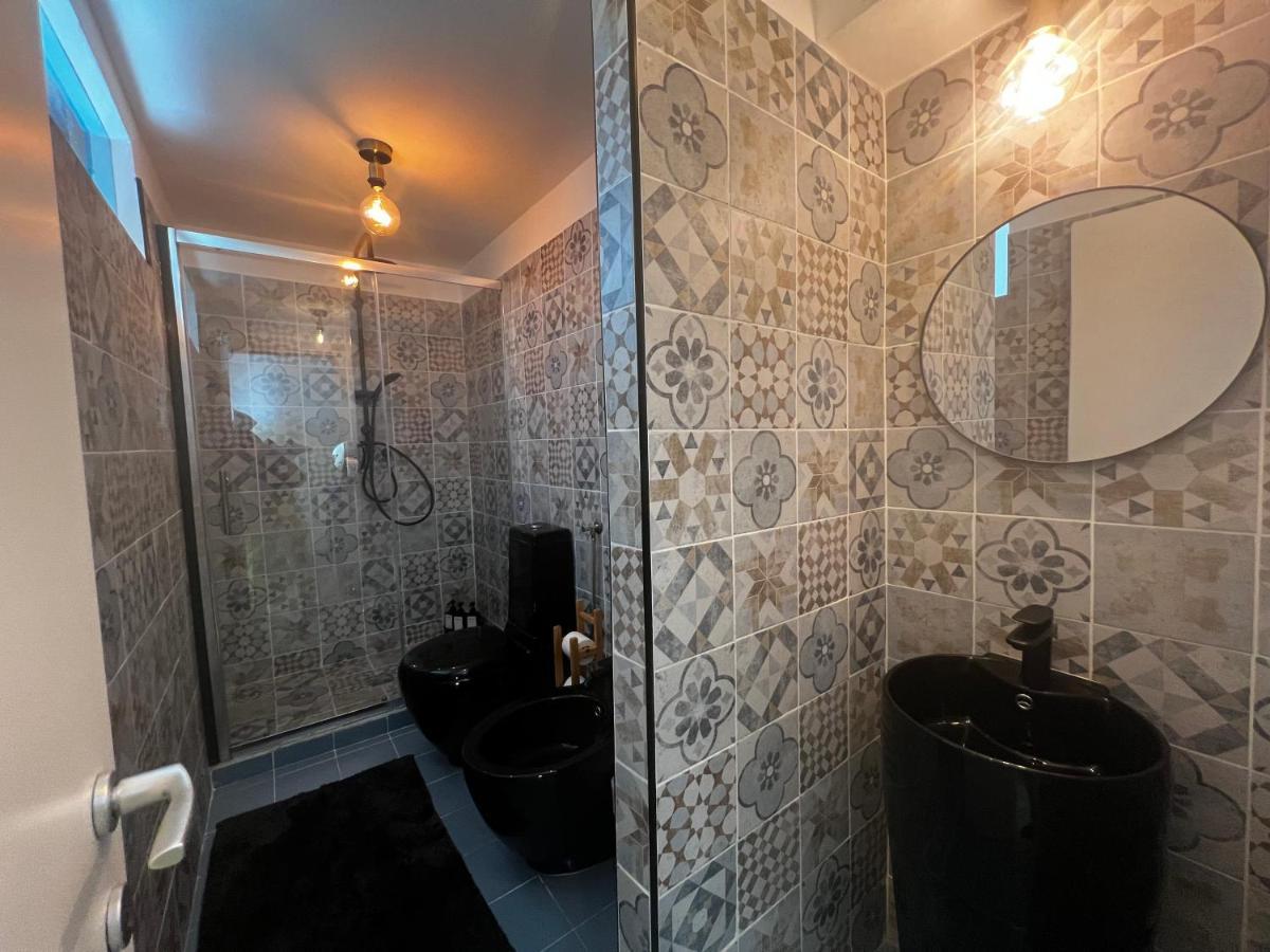 Regina Milano Ai Navigli - Sky Tv, Wifi And Breakfast Box Apartment Ngoại thất bức ảnh