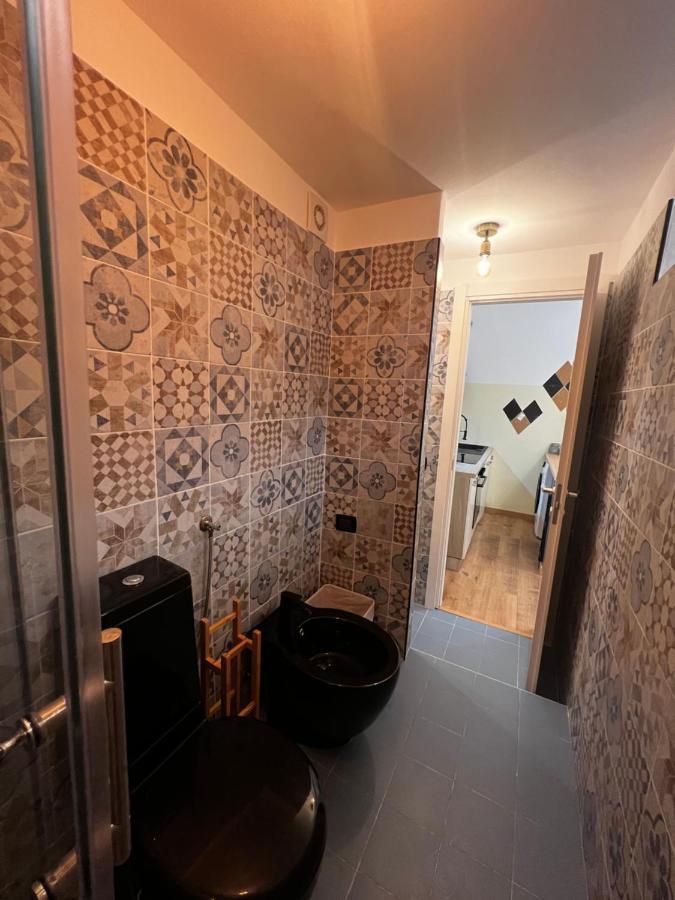 Regina Milano Ai Navigli - Sky Tv, Wifi And Breakfast Box Apartment Ngoại thất bức ảnh