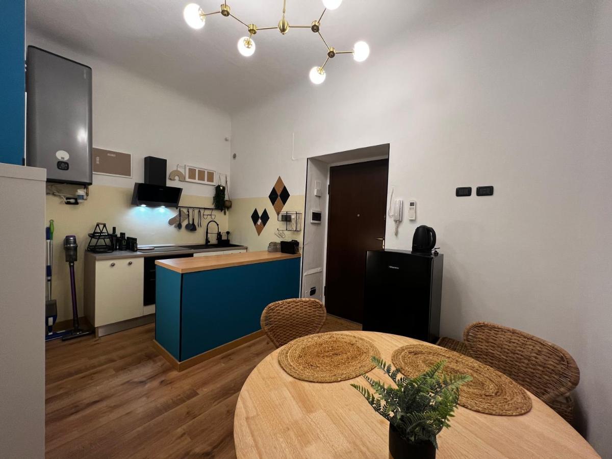 Regina Milano Ai Navigli - Sky Tv, Wifi And Breakfast Box Apartment Ngoại thất bức ảnh