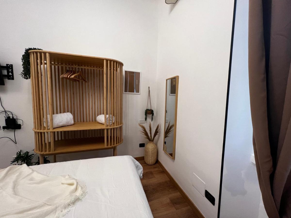 Regina Milano Ai Navigli - Sky Tv, Wifi And Breakfast Box Apartment Ngoại thất bức ảnh