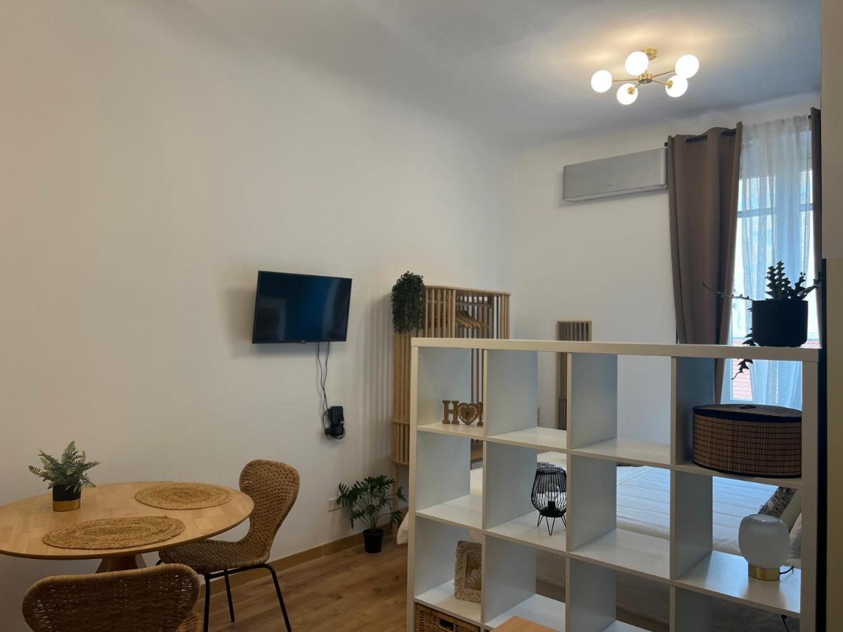 Regina Milano Ai Navigli - Sky Tv, Wifi And Breakfast Box Apartment Ngoại thất bức ảnh