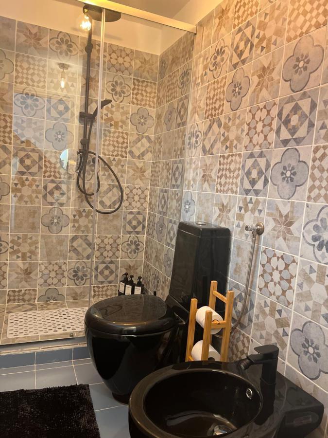 Regina Milano Ai Navigli - Sky Tv, Wifi And Breakfast Box Apartment Ngoại thất bức ảnh