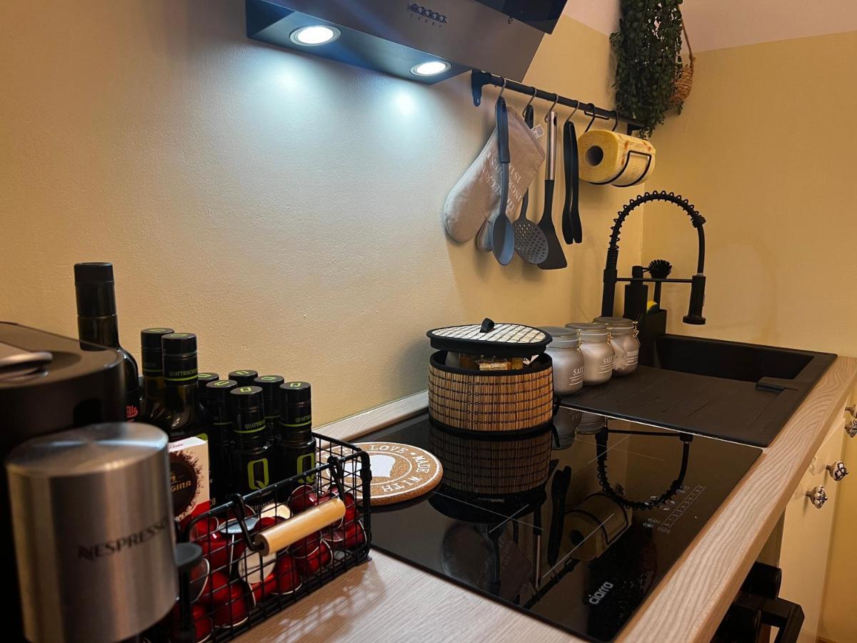 Regina Milano Ai Navigli - Sky Tv, Wifi And Breakfast Box Apartment Ngoại thất bức ảnh