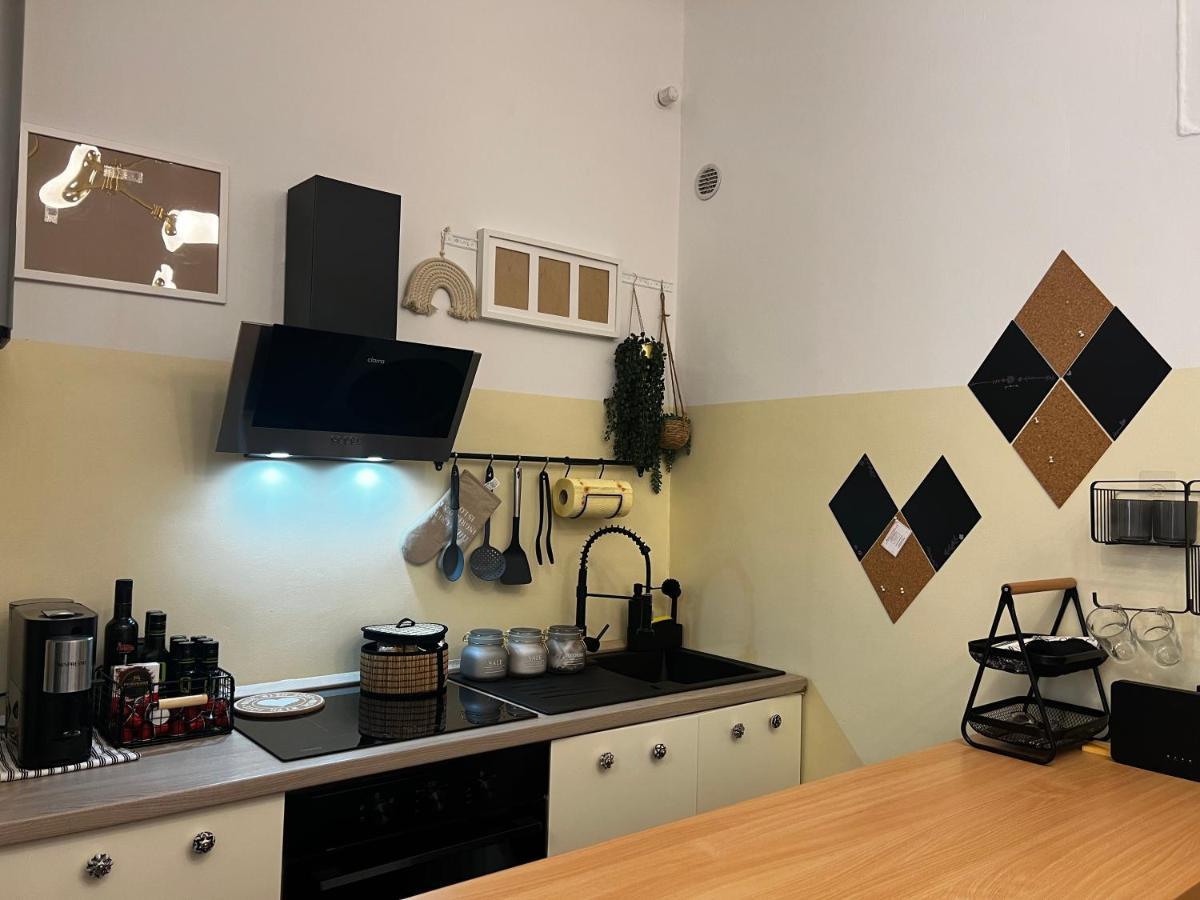 Regina Milano Ai Navigli - Sky Tv, Wifi And Breakfast Box Apartment Ngoại thất bức ảnh