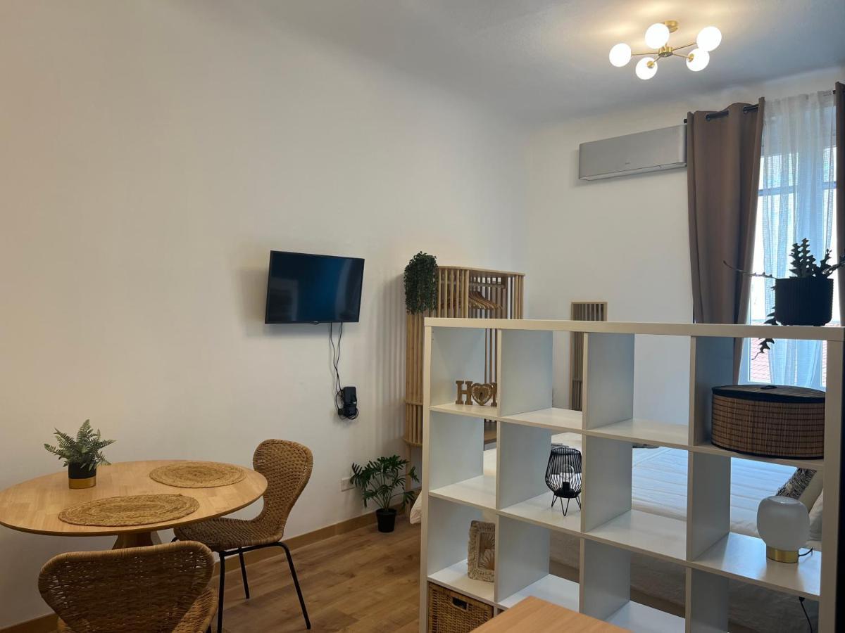 Regina Milano Ai Navigli - Sky Tv, Wifi And Breakfast Box Apartment Ngoại thất bức ảnh