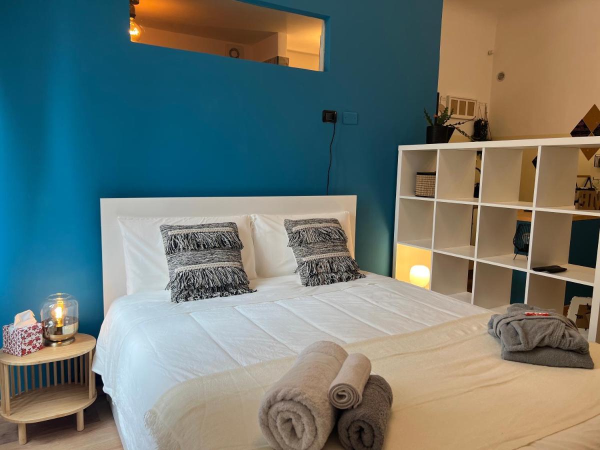 Regina Milano Ai Navigli - Sky Tv, Wifi And Breakfast Box Apartment Ngoại thất bức ảnh