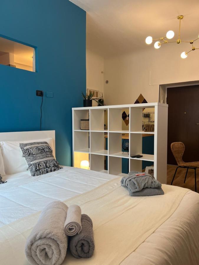 Regina Milano Ai Navigli - Sky Tv, Wifi And Breakfast Box Apartment Ngoại thất bức ảnh